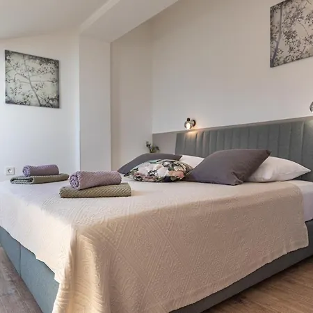 Apartment Pansion Tina *