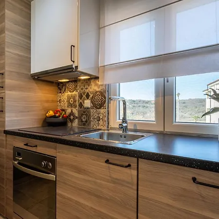 Διαμέρισμα Pansion Tina *