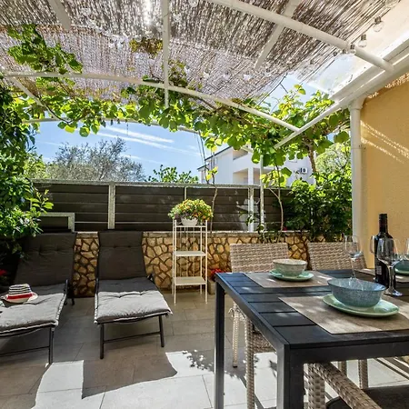 Apartamento Pansion Tina *