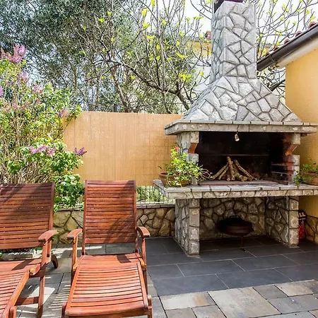 Διαμέρισμα Pansion Tina *