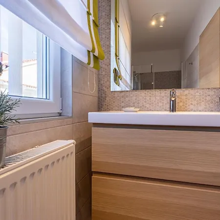 شقة Pansion Tina سيلو