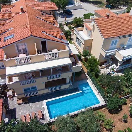 Pansion Tina * سيلو